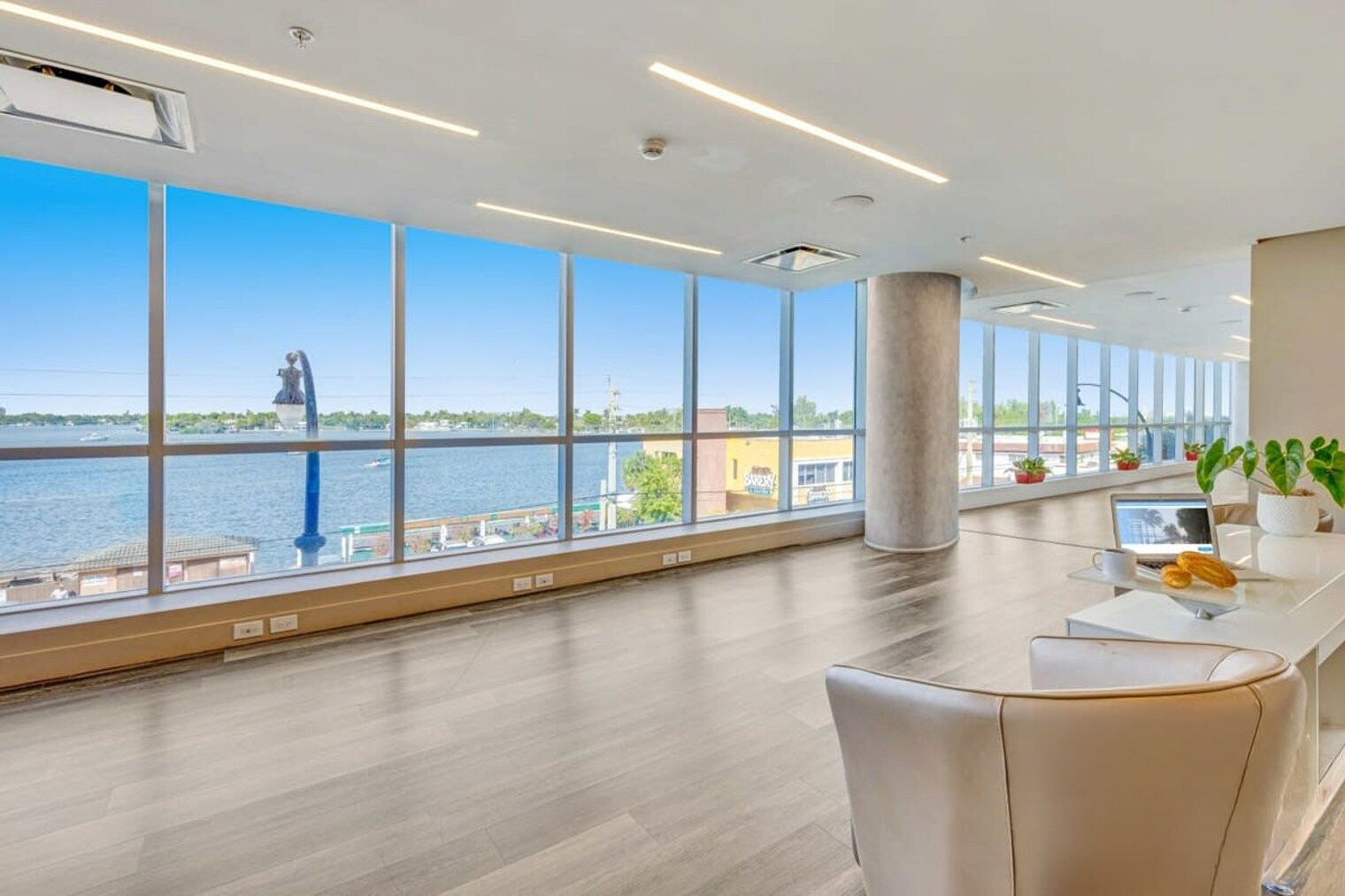 Building Photo - 777 N Ocean Dr