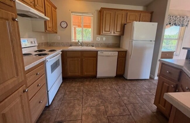 Building Photo - 2 Bed 2 Bath in the wonderful Community of...