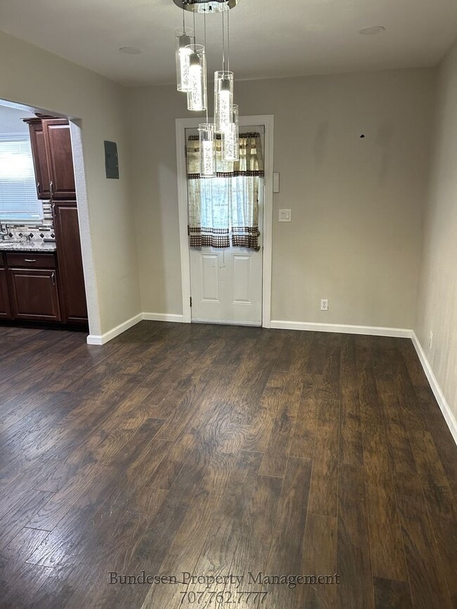 Building Photo - 409 N Washington St