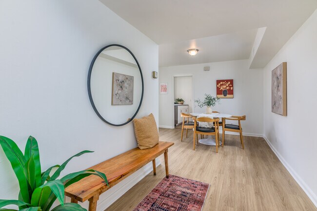 Building Photo - 2260 N Cahuenga Blvd