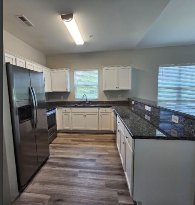 Building Photo - Beautiful 3BR/2BA Condo with Scenic Pond V...