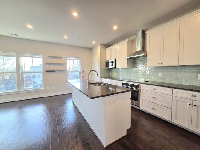 Building Photo - 820 Fern Pl NW