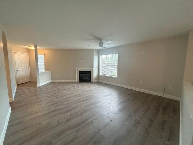 Building Photo - First floor 2 bedroom/2 bathroom condomini...