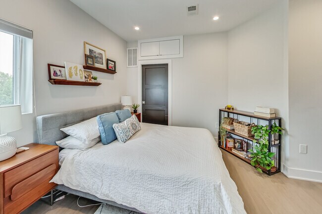 Building Photo - 653 Irving St NW