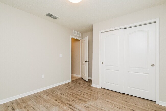 Building Photo - 11520 Southern Creek Dr