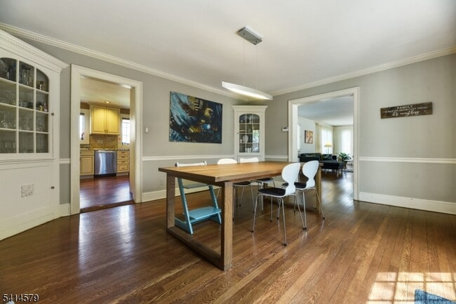 Building Photo - 869 Ridgewood Rd