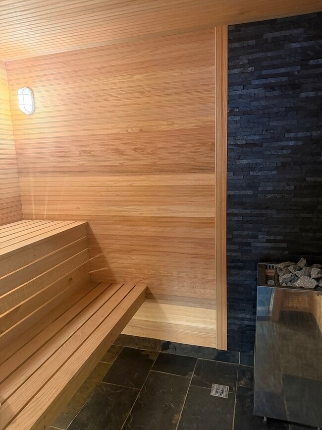 Building Photo - 525 Senon Dr