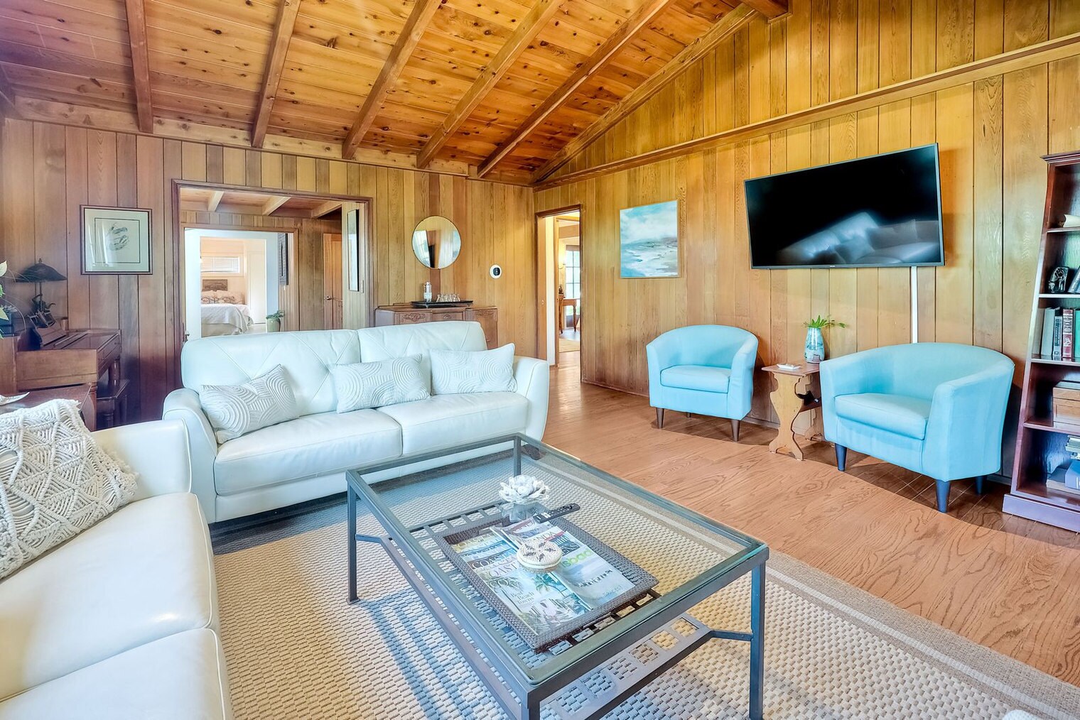 Building Photo - 5051 Shore Dr