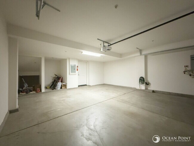 Building Photo - 3 Bedroom Condo for Rent in Oxnard by the ...