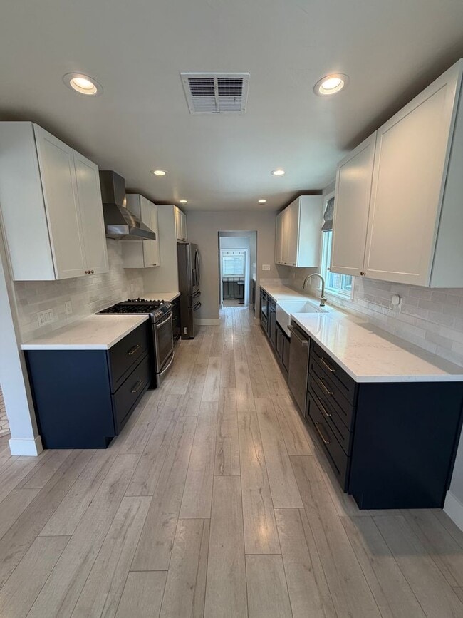 Building Photo - 3 Bedroom | 1.5 Bathroom | Single-Family Home