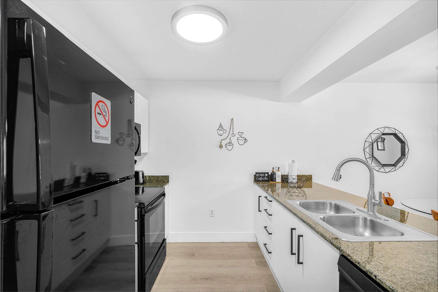 Building Photo - 1 SE 12th St