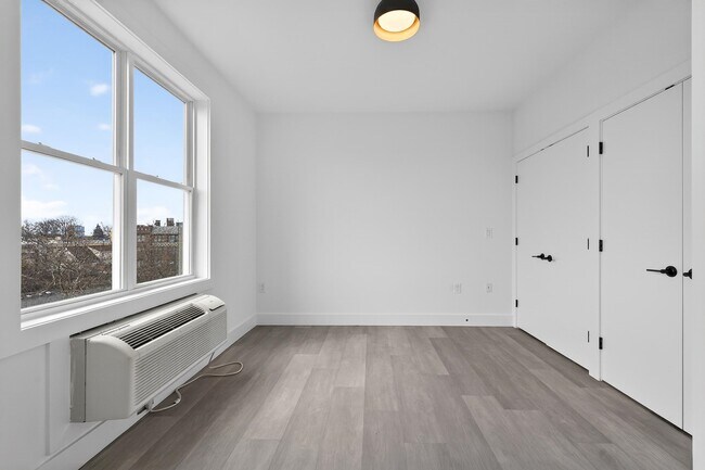 Building Photo - 43-45-45 W 32nd St