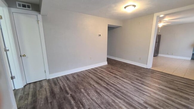 Building Photo - Unit 206