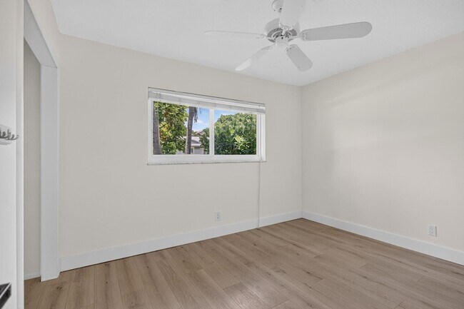 Building Photo - 6410 NW 34th Ave