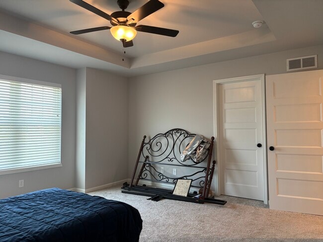 Building Photo - 631 Hillcrest Dr