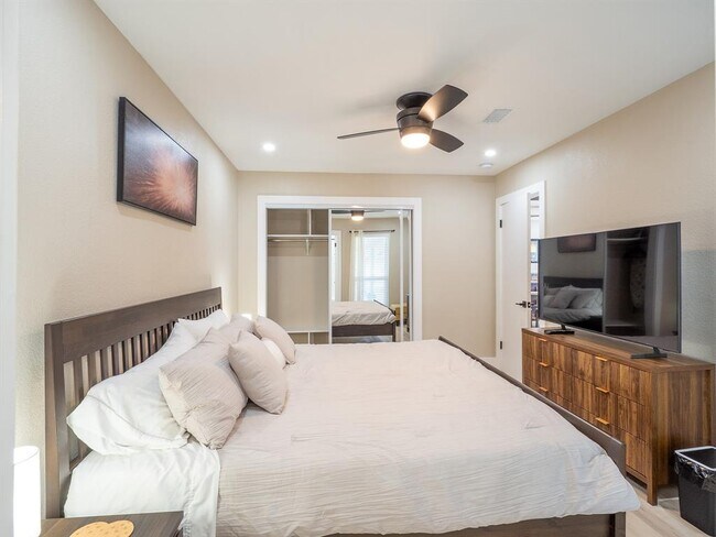 Building Photo - 8314 Bowling Green Dr