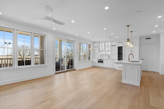Building Photo - 37 Farragut Rd