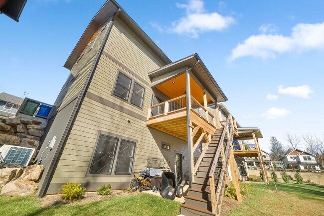 Building Photo - Fully Furnished | Asheville Area | 3–12 Month Leases Available