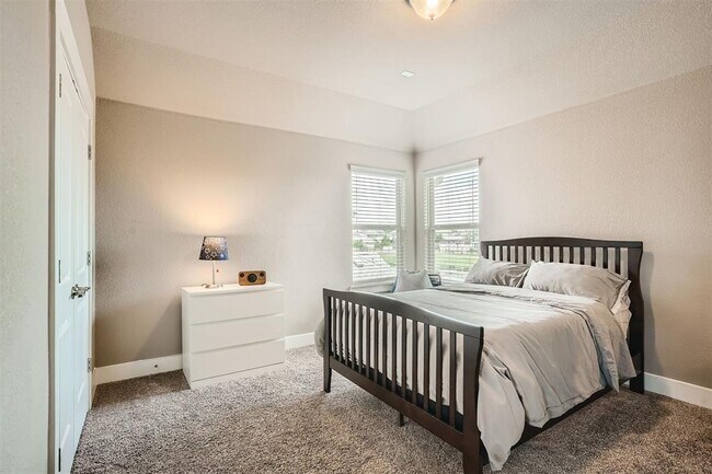 Building Photo - 9401 McKnight Lp