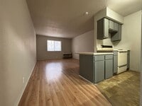 Building Photo - Renovated 1 Bedroom, 1 Bath Apartment at t...