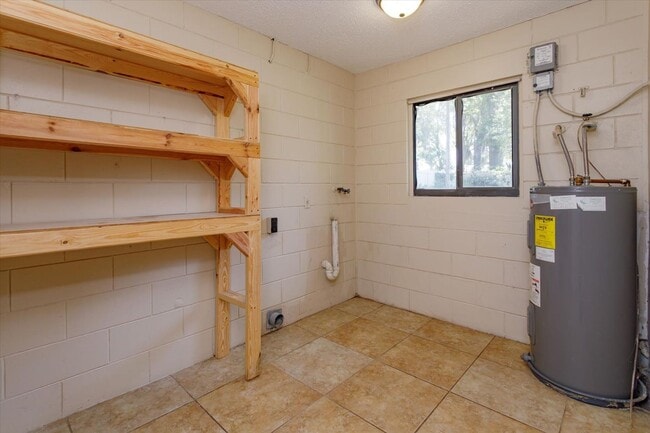 Building Photo - 3/1 Home With A Detached 1/1 Bd In-Law Suite And Detached Airconditioned Metal Storage