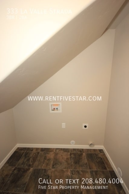 Building Photo - 333 La Valle Strada Ln