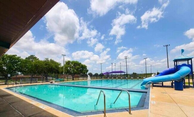 Building Photo - 2217 10th St