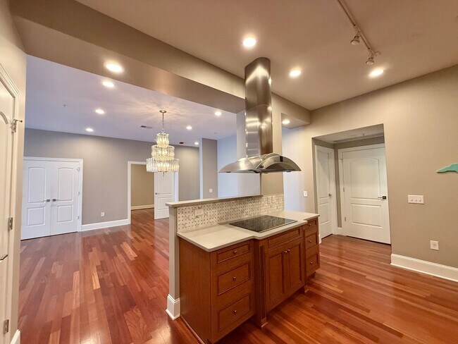 Building Photo - Luxurious Downtown Raleigh Condo with High...