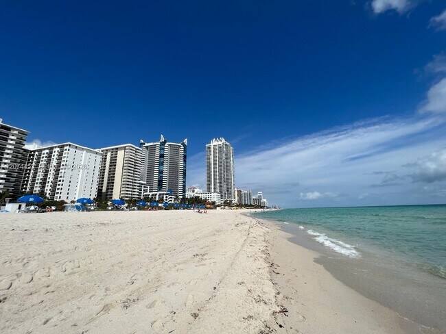 Building Photo - 6039 Collins Ave