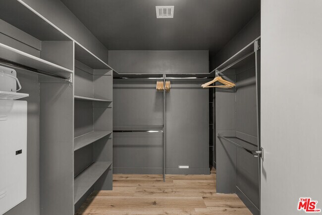 Building Photo - 4806 Sylmar Ave