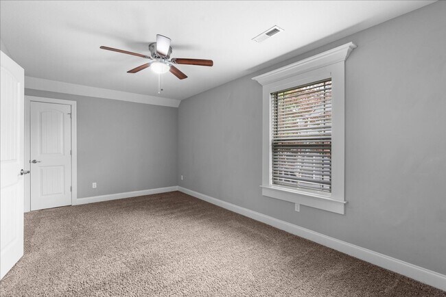 Building Photo - Move-In Ready Luxury in Island Point Estates