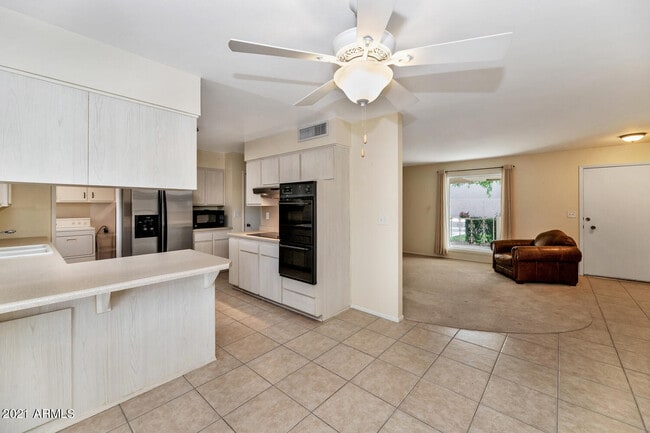 Building Photo - 10303 W Prairie Hills Cir