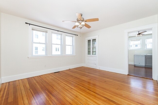 Building Photo - 359 Concord St