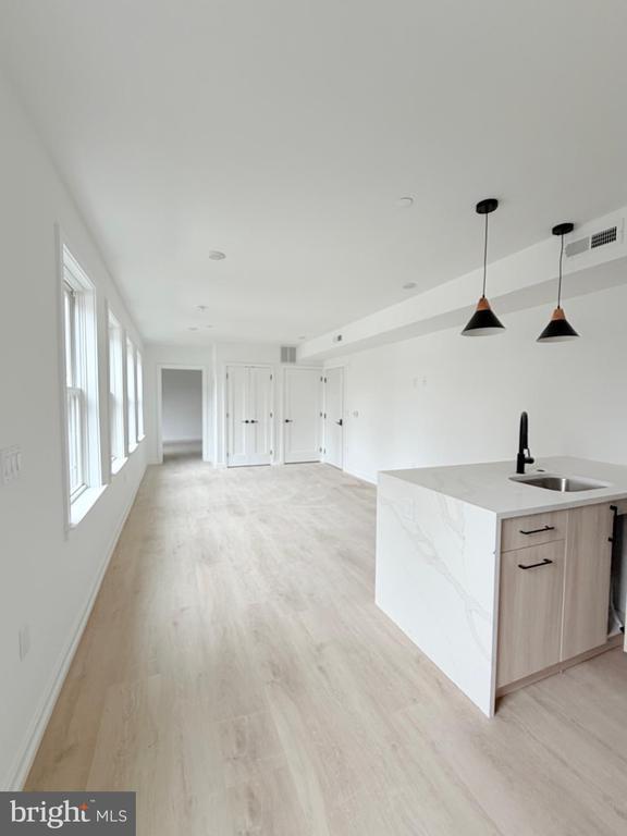 Building Photo - 208 Vine St