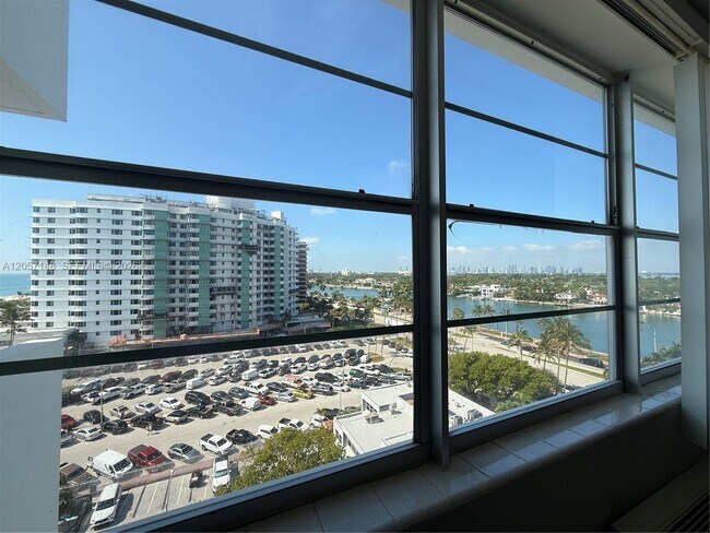 Building Photo - 5313 Collins Ave