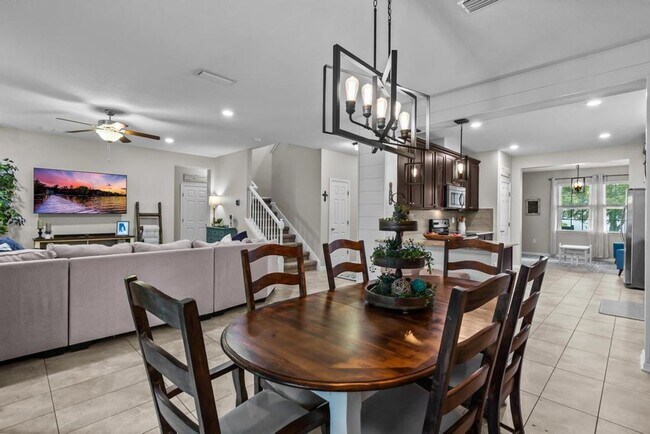 Building Photo - Spacious Home in Prime Location!