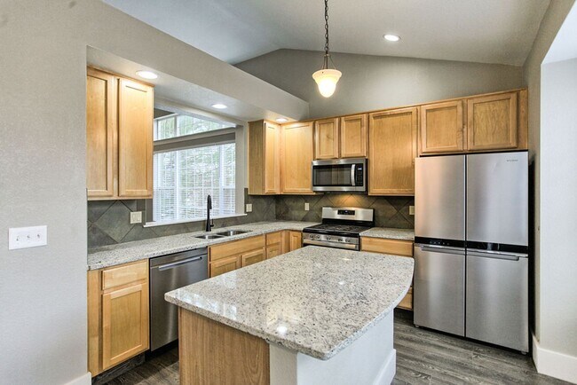 Building Photo - 2 Bedroom 2 Bath Loveland Ranch Home