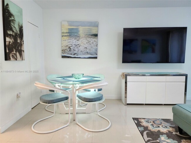 Building Photo - 3505 S Ocean Dr