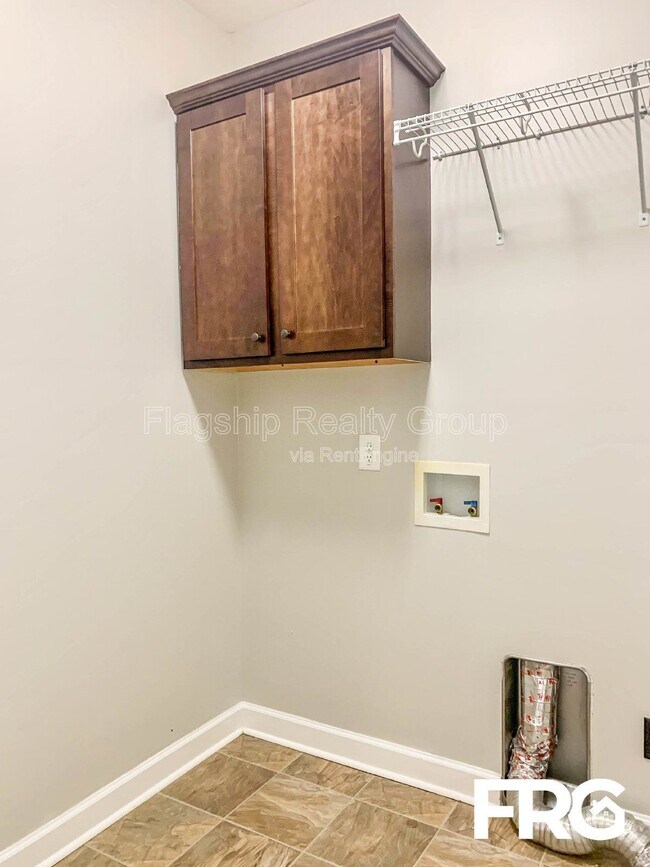 Building Photo - 230 Planters Ridge Dr