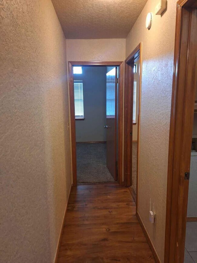 Building Photo - 1701 Pinnacle Ln