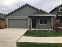 Building Photo - Single Level Home 3 Bedroom / 2 Bathroom in NW Redmond Oregon