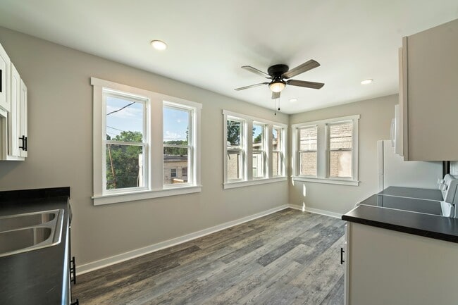 Building Photo - 1205 Charleston Ave