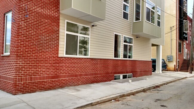 Building Photo - 910 N 19th St