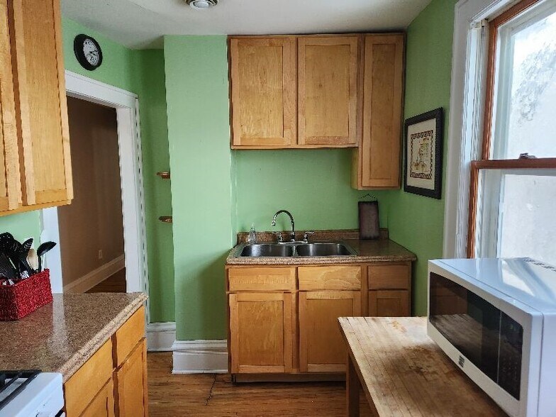 Kitchen - 2823 11th Ave S