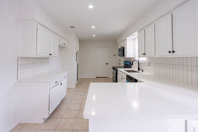 Building Photo - 23230 Briarcreek Blvd