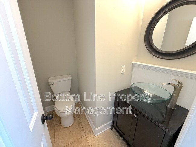 Building Photo - 2321 Heathershire Ln
