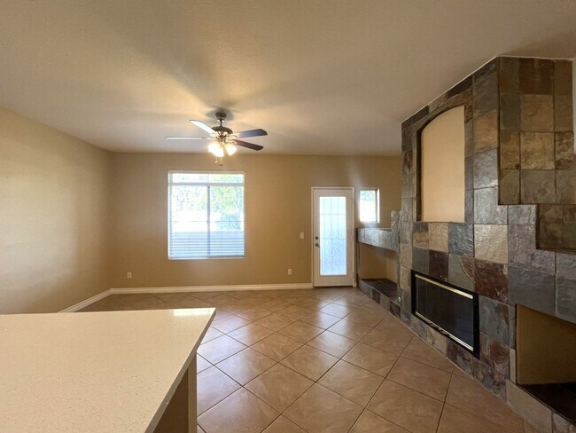 Building Photo - 3 bed, 3 bath located in Ontario, CA!