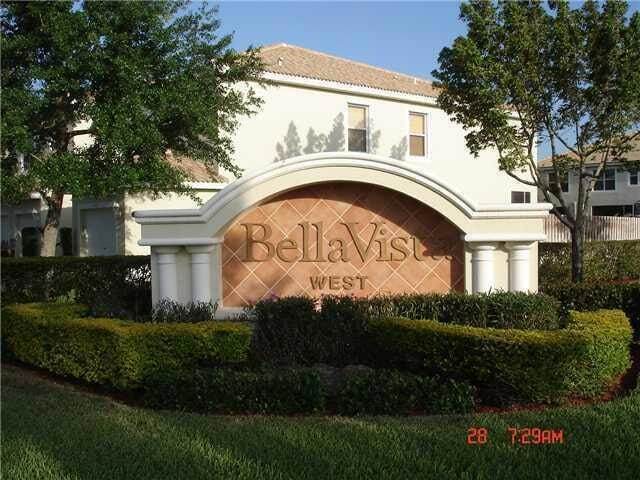 Building Photo - 9759 Lago Dr