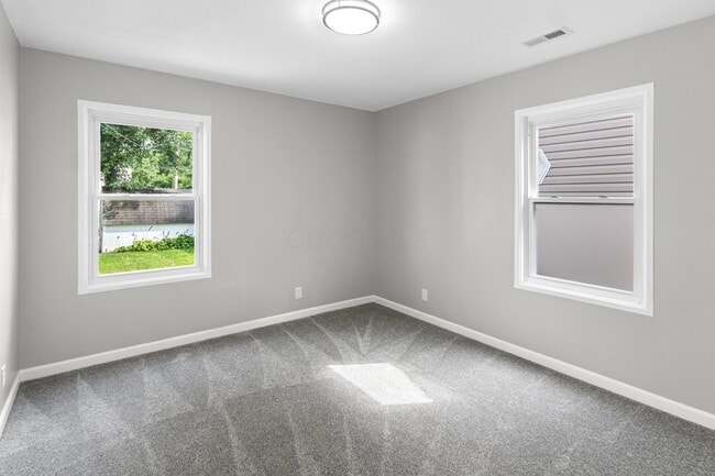 Building Photo - 261 Sunset Dr S