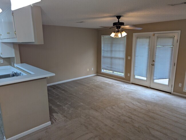 Building Photo - 125 Woodberry Dr